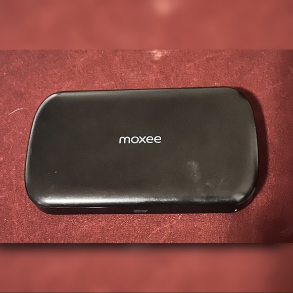 Moxee Straight Talk Prepaid 4G LTE Mobile Hotspot - Picture 2 of 7